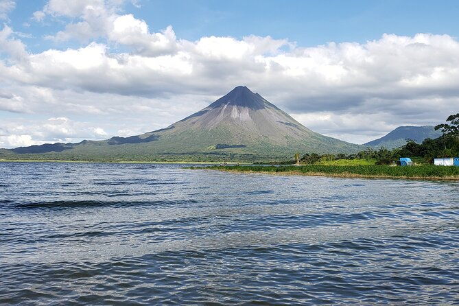 arenal-volcano-hike-lake-arenal-kayaking