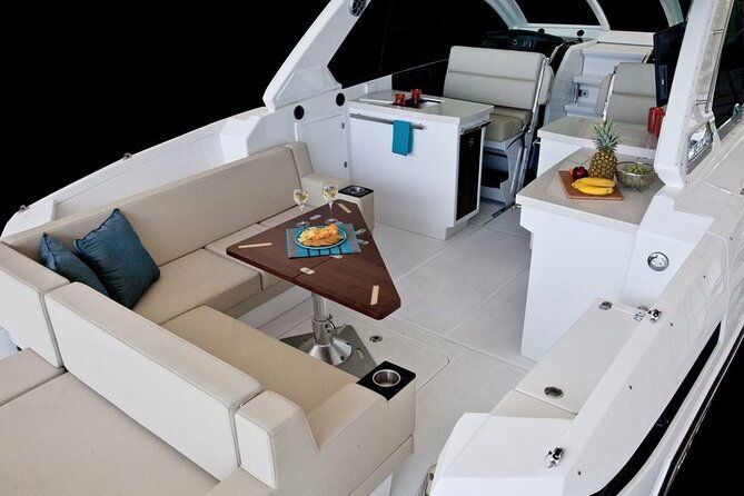 austin-yacht-charter-experience-on-lake-travis