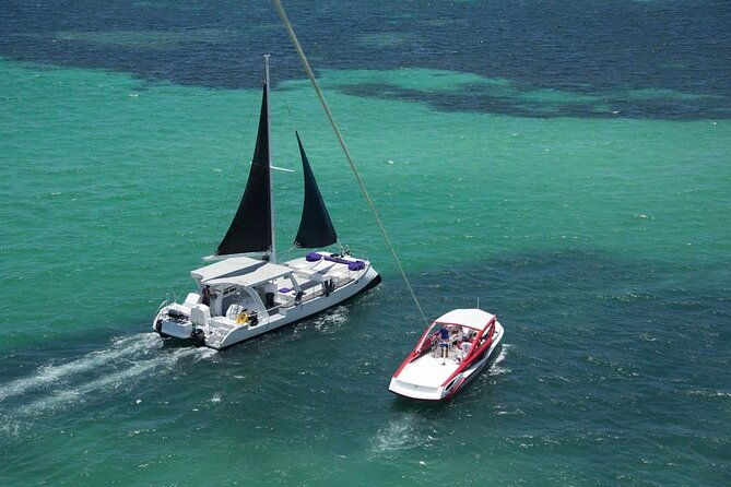 bavaro-catamaran-sail-snorkel-party-with-drinks-and-snacks