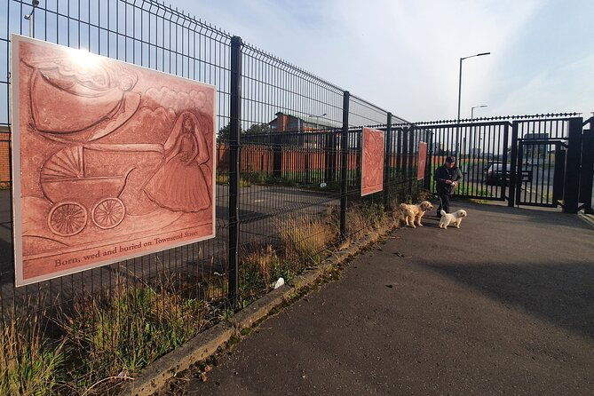 belfast-cab-tour-of-peacewalls-murals-and-the-famous-titanic-slips