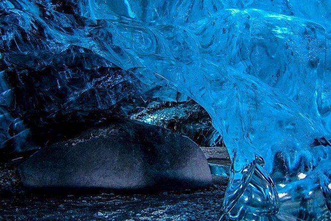 blue-ice-cave-exploration-from-jokulsarlon-glacier-lagoon