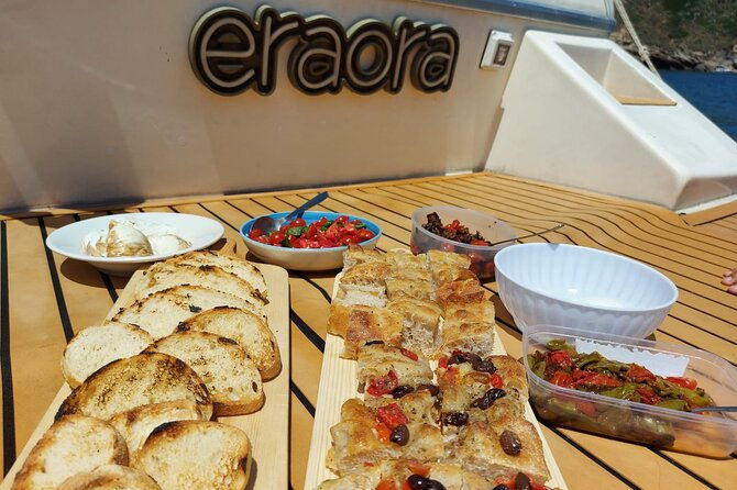 boat-trip-with-lunch-or-aperitif-in-procida-with-eraora-boat
