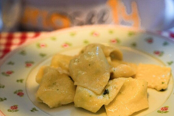 bologna-tagliatelle-ragu-home-cooking-class-with-wine-2