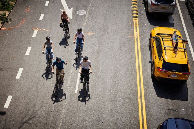 broadway-bike-tour-with-authentic-dutch-bikes