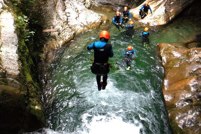 canyoning-in-ecouges-valley-in-vercors-grenoble-2
