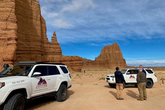 capitol-reef-private-tour-in-cathedral-valley-and-bentonite-hills