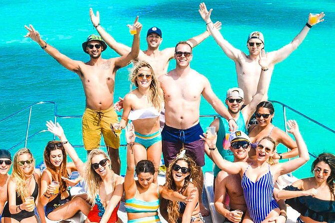catamaran-party-in-punta-cana-with-unlimited-drinks-2