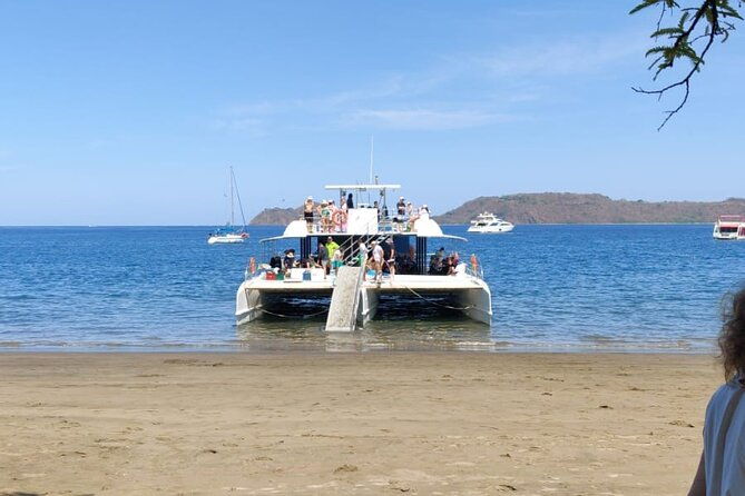 catamaran-tour-from-playa-del-coco-trimaran