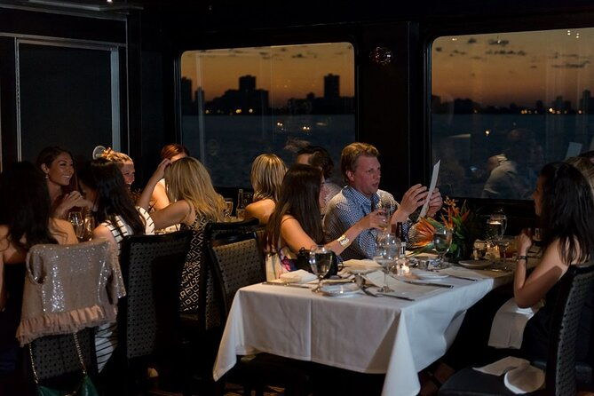 chicago-gourmet-dinner-cruise-on-lake-michigan