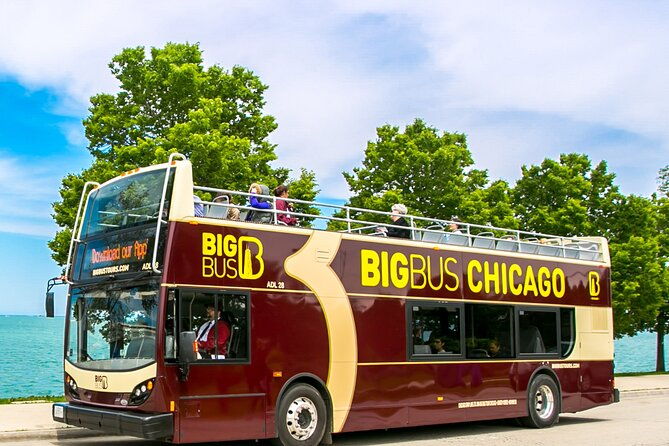 chicago-river-architecture-boat-cruise-hop-on-hop-off-bus-tour