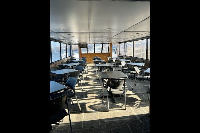 chicago-skyline-tiki-chic-party-cruise-on-lake-michigan