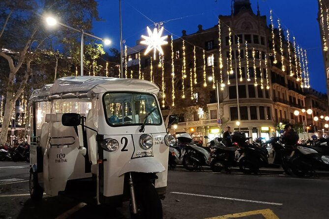 christmas-lights-tour-of-barcelona-in-private-eco-tuk-tuk-2