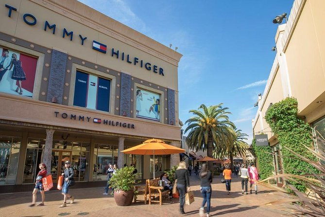 citadel-outlets-transfer-from-anaheim-with-vip-lounge-storage-lax-drop-off