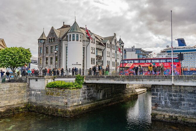 city-sightseeing-alesund-hop-on-hop-off-bus-tour