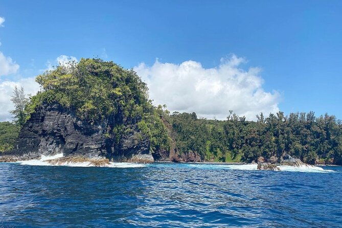 cliffs-of-hawaii-onomea-waterfall-afternoon-cruise