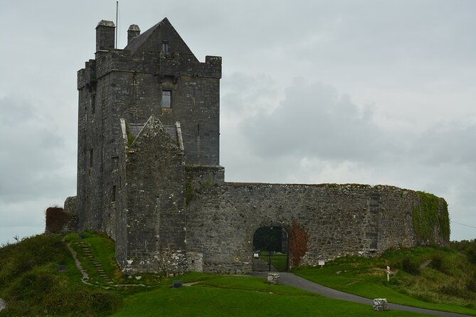 cliffs-of-moher-and-bunratty-castle-private-day-tour-from-dublin