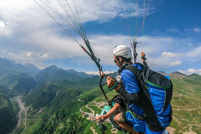 cloudbase-paragliding-in-gudauri-georgia