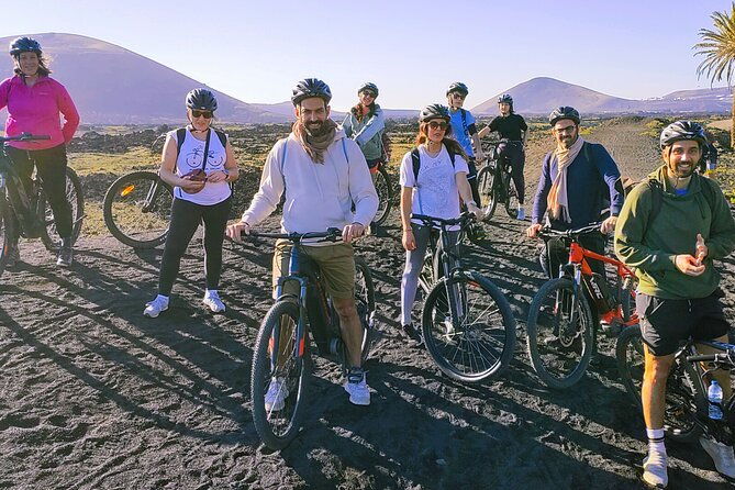 cycle-among-volcanoes-discover-the-essence-of-lanzarote