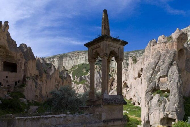 daily-cappadocia-group-tour-with-english-speaking-guide-car