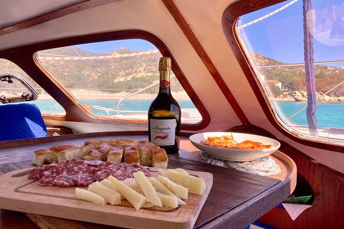 daily-cruise-on-a-sailing-catamaran-on-the-la-maddalena-archipelago
