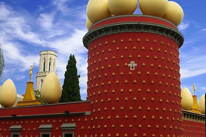 dali-2-museums-figueres-and-house-of-portlligat-small-group-from-girona