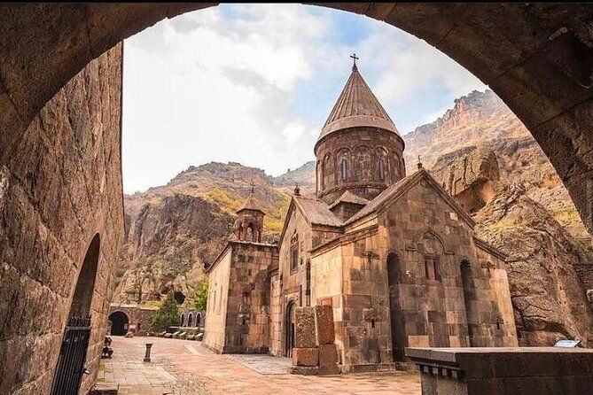 day-trip-to-garni-geghard-charents-arch-and-azat-canyon