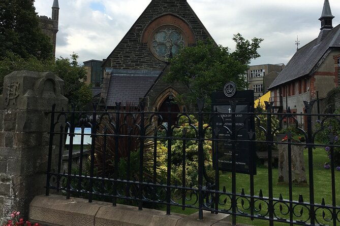 derrie-danders-highlights-of-the-walled-city-a-self-guided-audio-tour