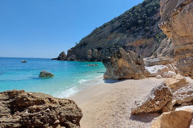 dinghy-tour-cala-goloritze-mariolu-biriala-and-grotta-del-fico