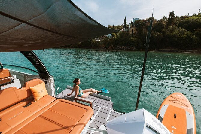 discover-the-beauty-of-the-messinian-inousses-islands-on-a-yacht