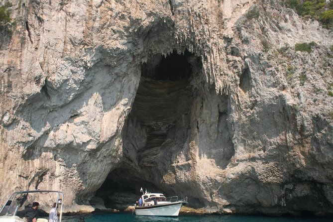 discovery-capri-island-by-boat