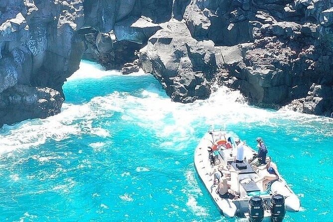 dolphin-sea-cave-captain-cook-kealakekua-bay-reef-snorkeling-2