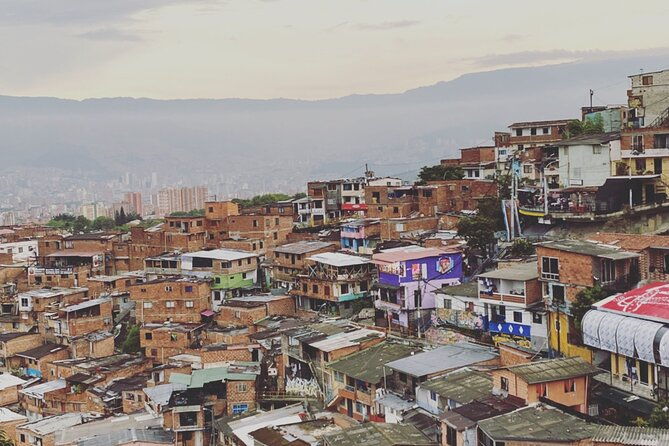 downtown-medellin-pueblito-paisa-and-comuna-13-private-tour