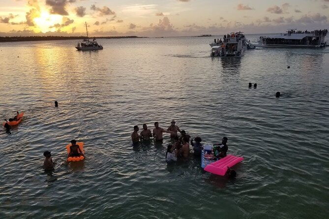 dune-buggy-and-party-boat