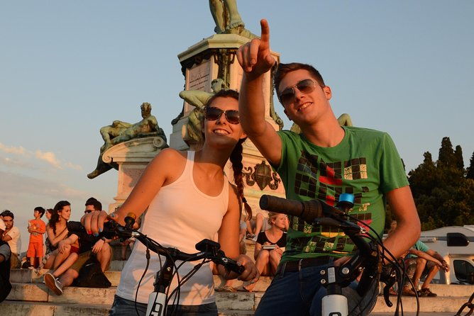 electric-bike-night-tour-of-florence-with-amazing-view-from-michelangelo-square