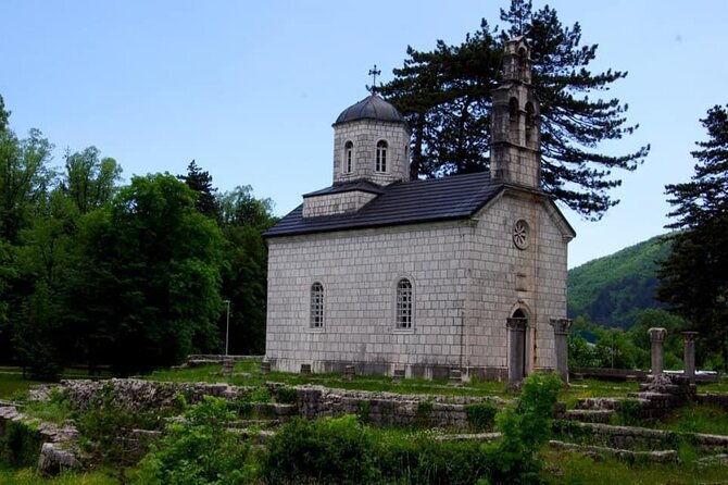 enjoy-private-transfers-by-car-or-van-from-podgorica-airport-to-budva-or-becici