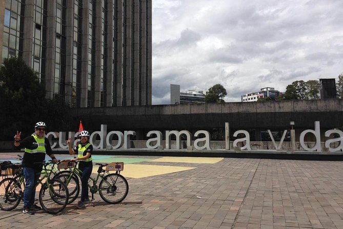 explore-urban-quito-on-a-bike-private-tours
