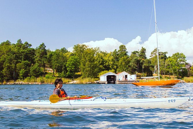 family-and-kids-friendly-private-kayak-tour-in-stockholm-archipelago-2
