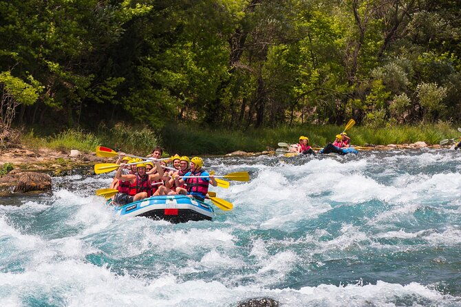family-rafting-trip-at-koprulu-canyon-from-side