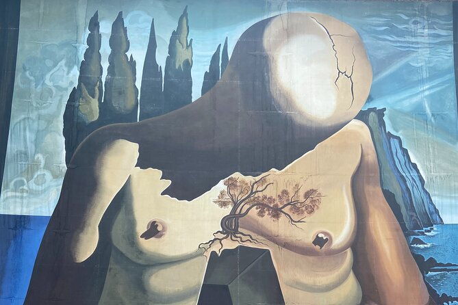 figueres-walking-tour-with-guided-visit-to-the-dali-museum