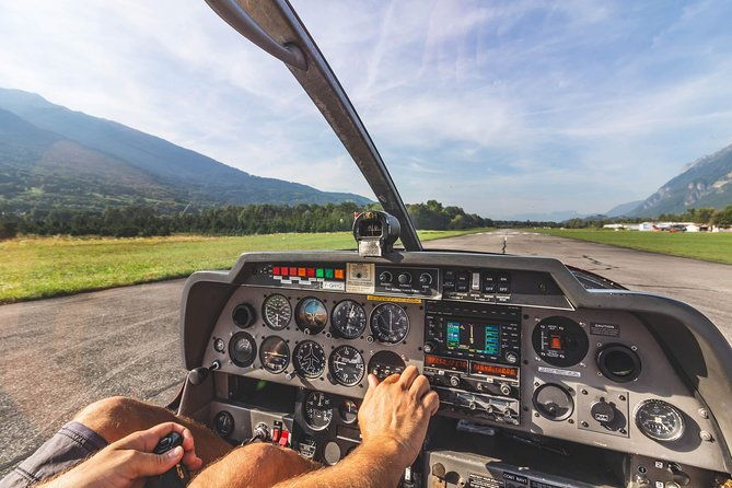 fly-above-lyon-in-a-private-plane