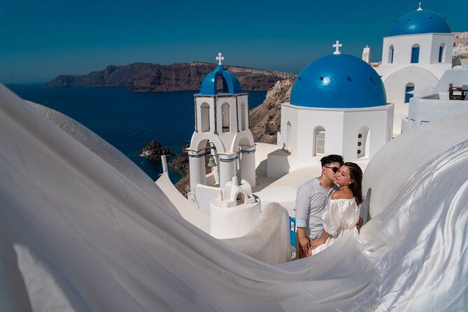 flying-dress-photoshoot-in-santorini-5