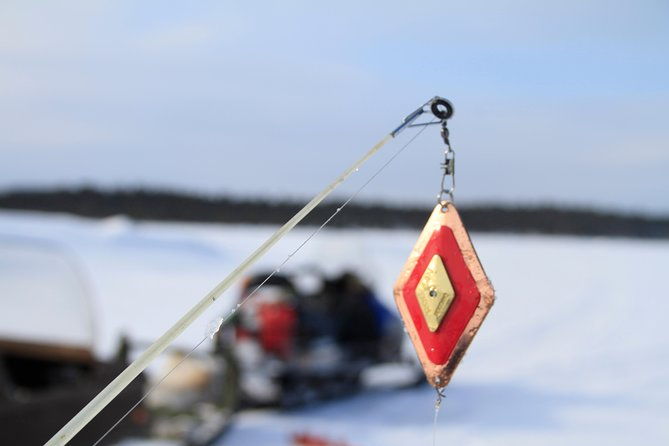 from-ivalo-ice-fishing-safari-to-lake-inari-reindeers-lunch