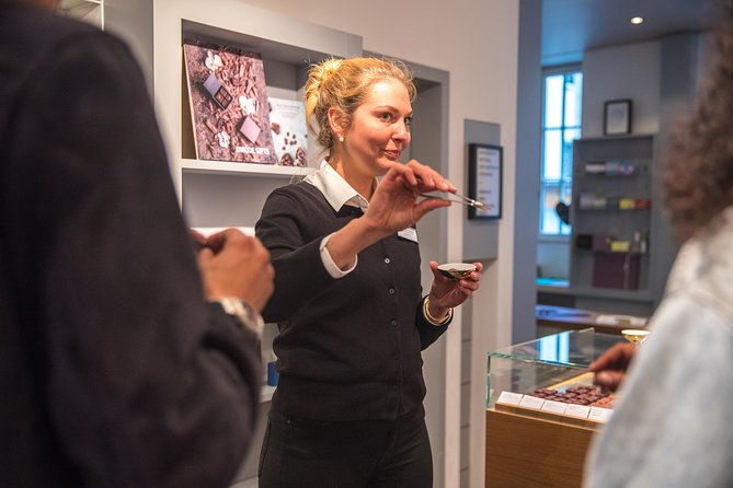 geneva-chocolate-tasting-tour-in-a-private-taxibike-2