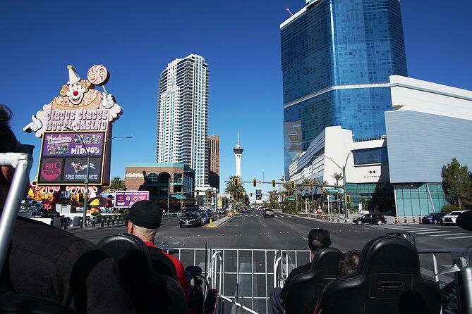 giant-shopping-cart-limo-ride-in-las-vegas
