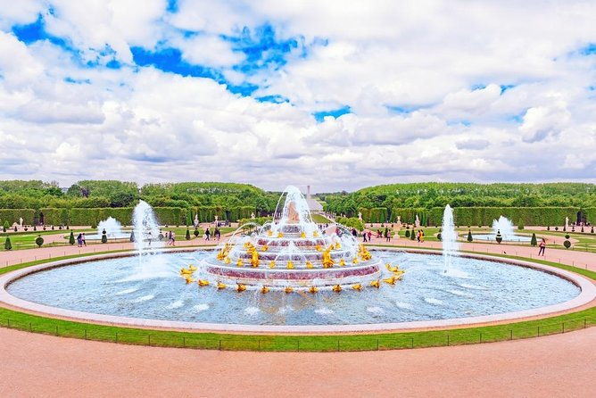 giverny-and-versailles-full-day-private-guided-tour-with-hotel-pickup