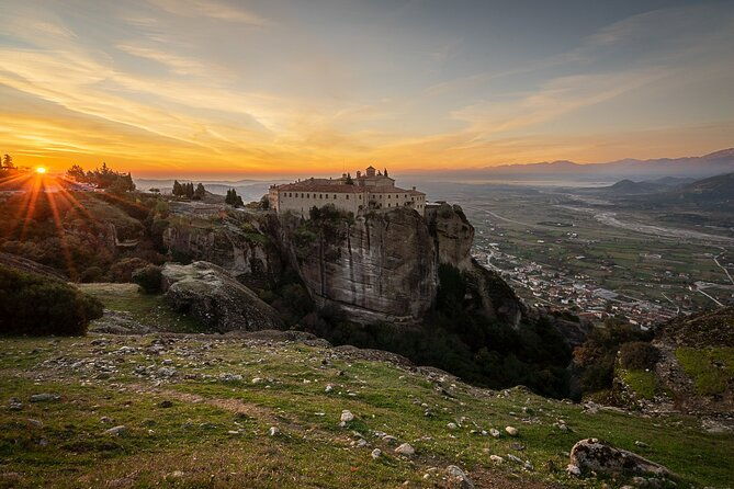 golden-sunrise-meteora-private-photo-tour
