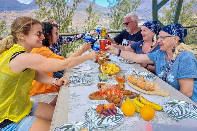 gran-canaria-cave-oasis-red-gorge-adventure-cosy-picnic
