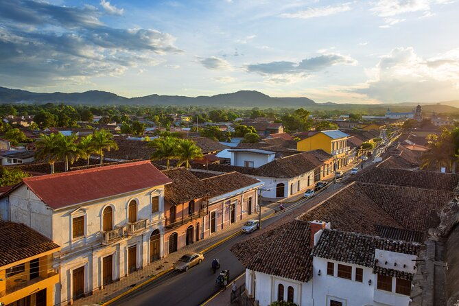 granada-colonial-2-in-1-historic-walk-horse-drawn-carriage