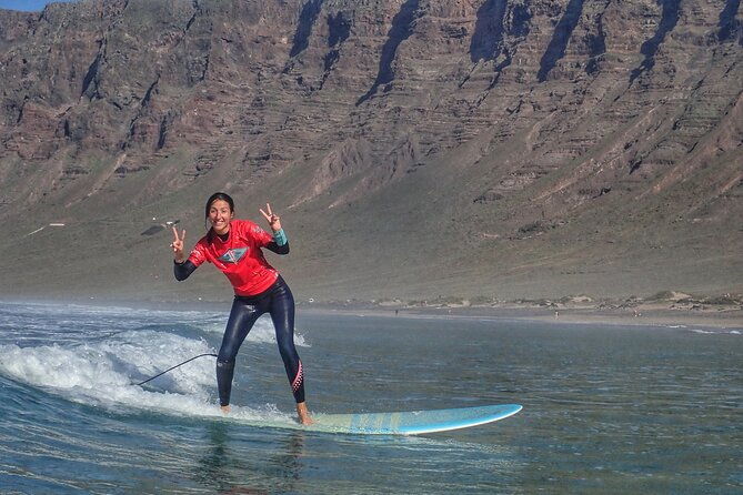 group-longboard-surf-lesson-in-lanzarote