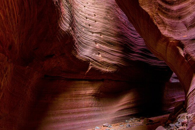 guided-hike-through-peekaboo-great-chamber-combo-small-group